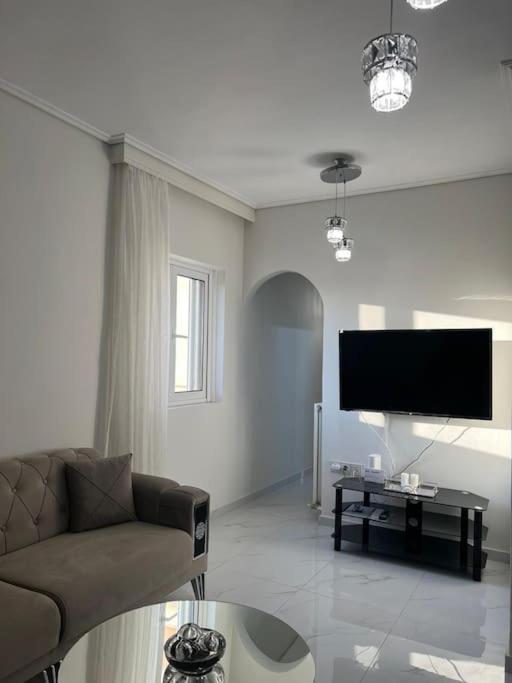 Modern And Comfortable 5km From Center Apartment