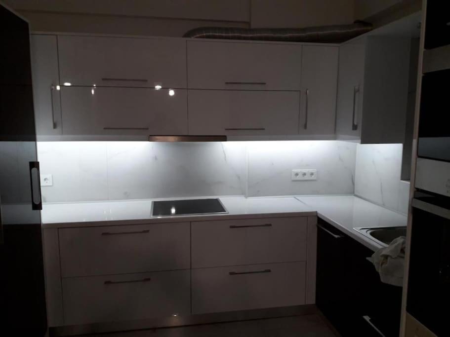 Apartment Modern And Comfortable 5km From Center Athens