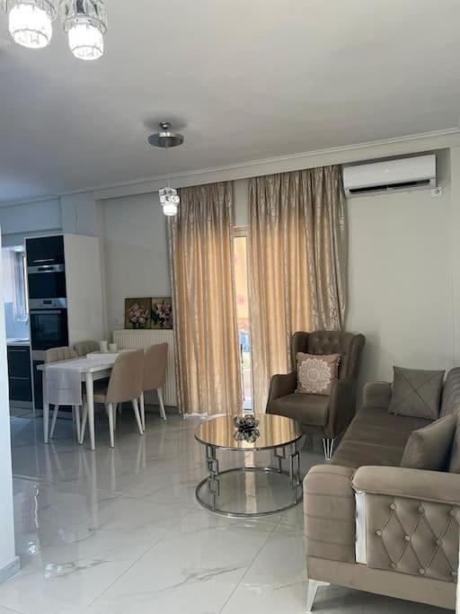 Apartment Modern And Comfortable 5km From Center Athens