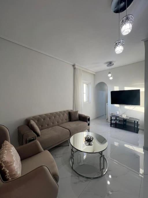Modern And Comfortable 5km From Center Apartment