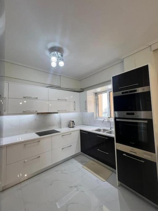 Modern And Comfortable 5km From Center Appartement Athene